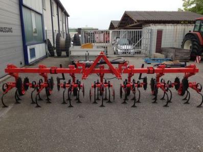 Cultivator Frontaufbau hydraulisch. 6 reihiges - BISO Schrattenecker - Foto 4